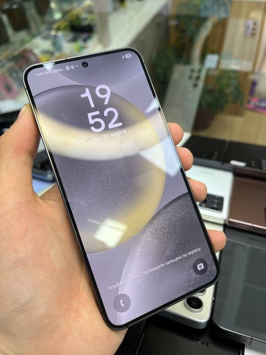 Samsung  S24  5G.