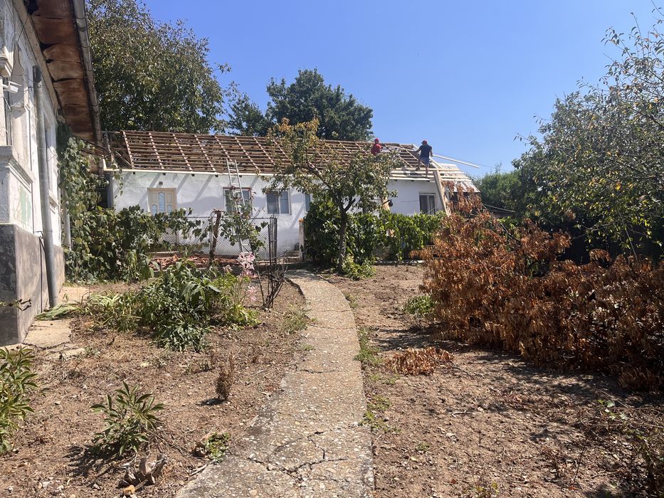 Reparații acoperisuri dulgherie tabla ceramica dreapta