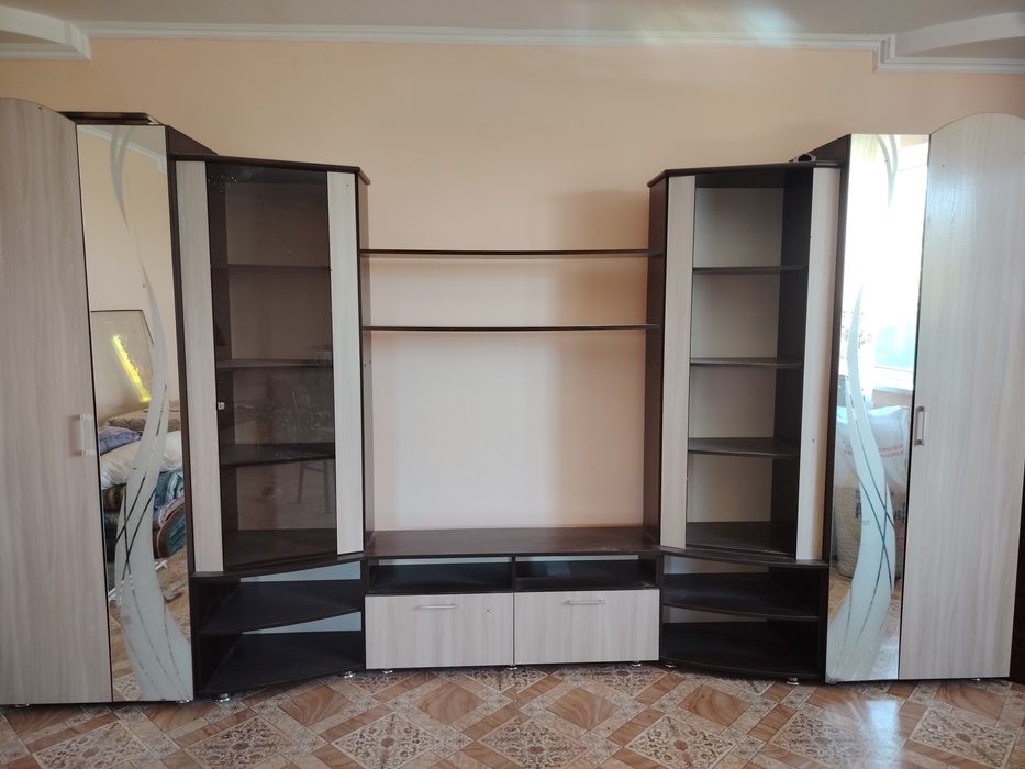 Гарнитур для телевизора
