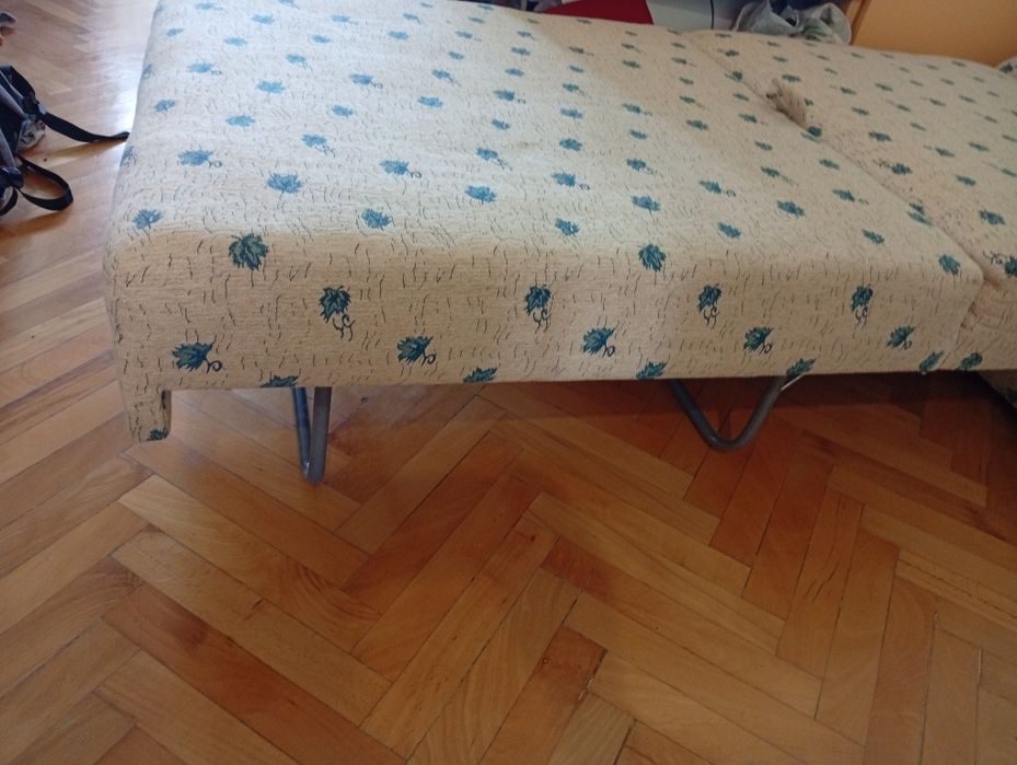 Разтегателен диван