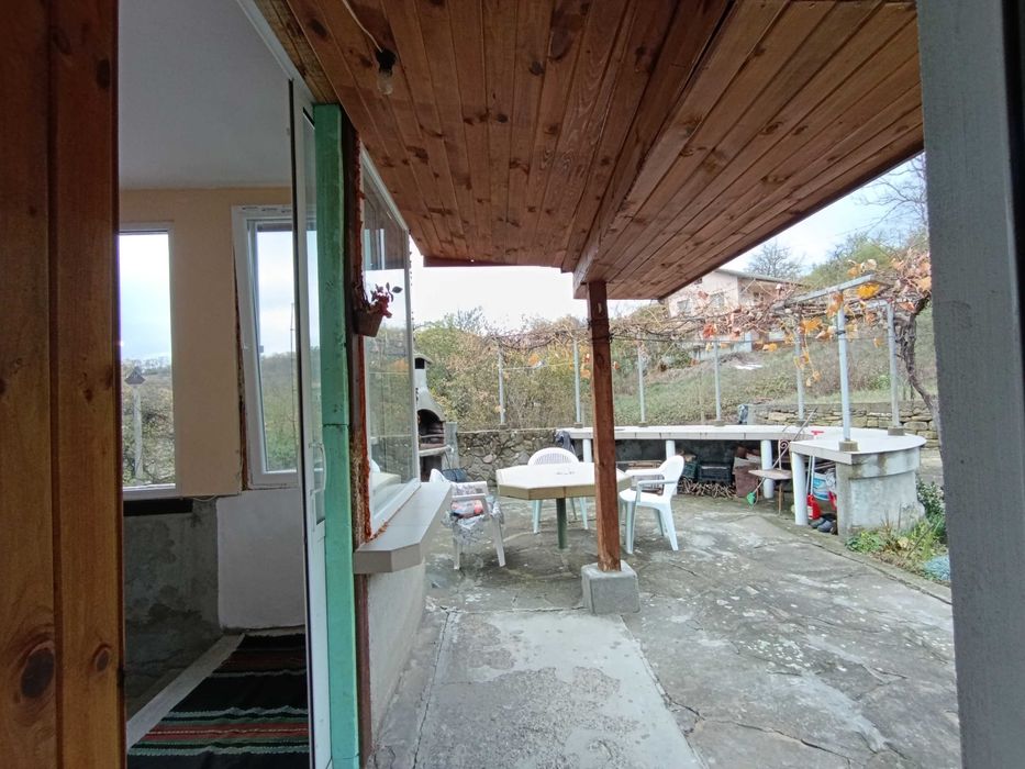 Монолитна къща в с. Жълтеш