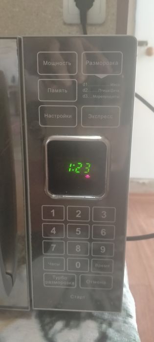 Микроволновая печь Elenberg.