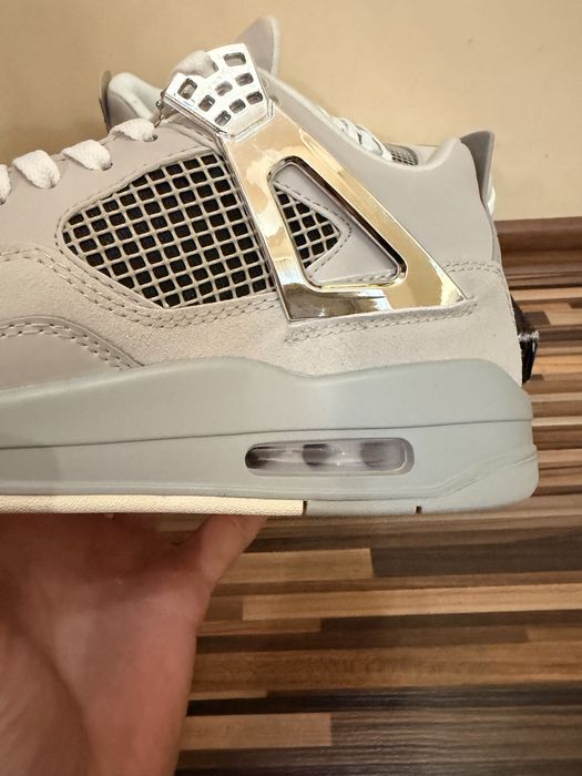 Jordan 4 Frozen Moments