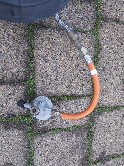 Grătar pe gaze din fontă