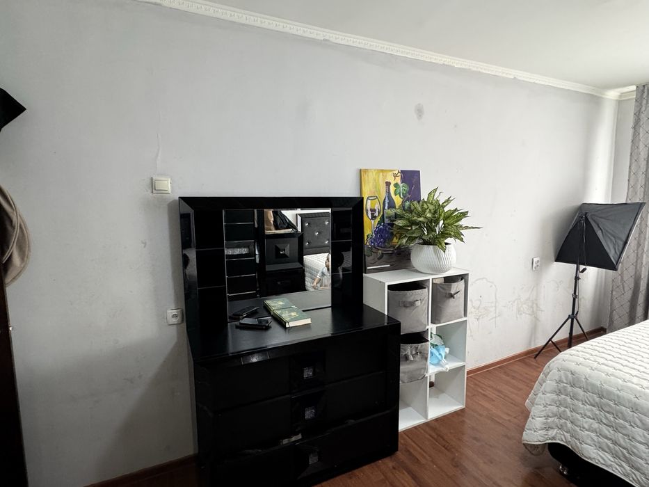 Гарнитур,кровать,комод