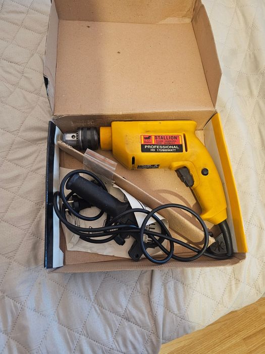 Vând bormașină nouă, nefolosită, Stallion HD 172, 800W, cu mandrină cu cheie