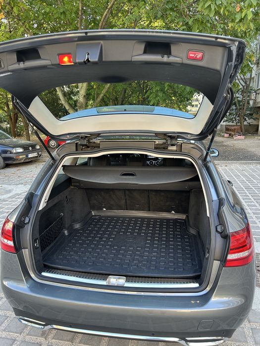 Mercedes  C-200
