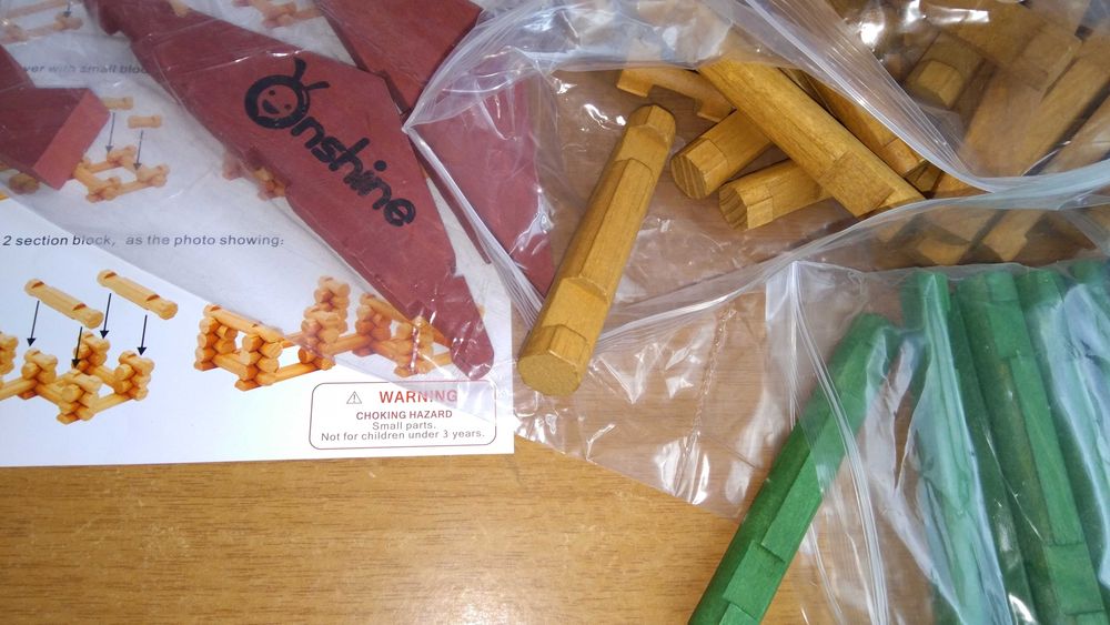Дървена къща кабина конструктор с 90 части  всички дървени играчки