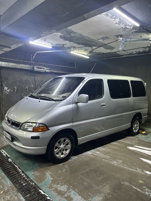 Toyota Hiace 2006г