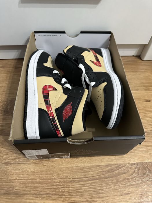 Jordan 1 Mid Tartan Swoosh