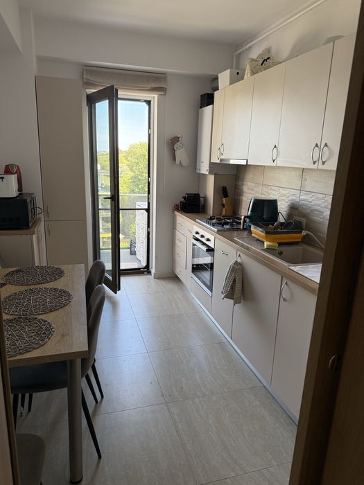 Inchiriez o camera intr-un apartament de 2 camere,zona Buna Ziua