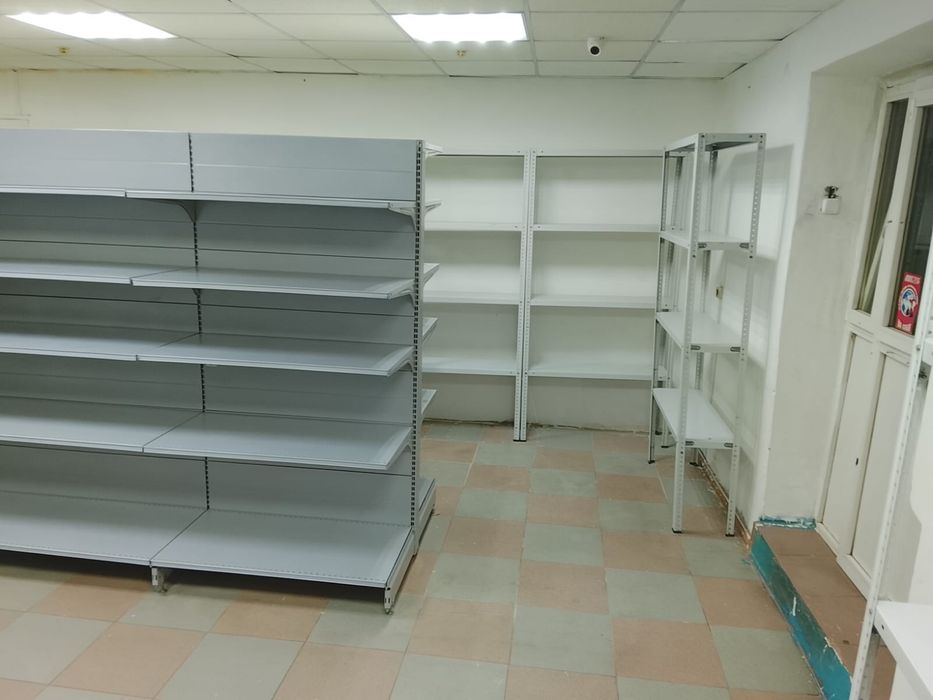 Металлические стеллажи.