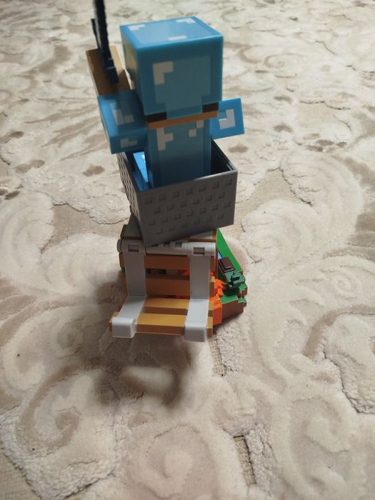 Suport pe care se pun mai multe obiecte cu minecraft