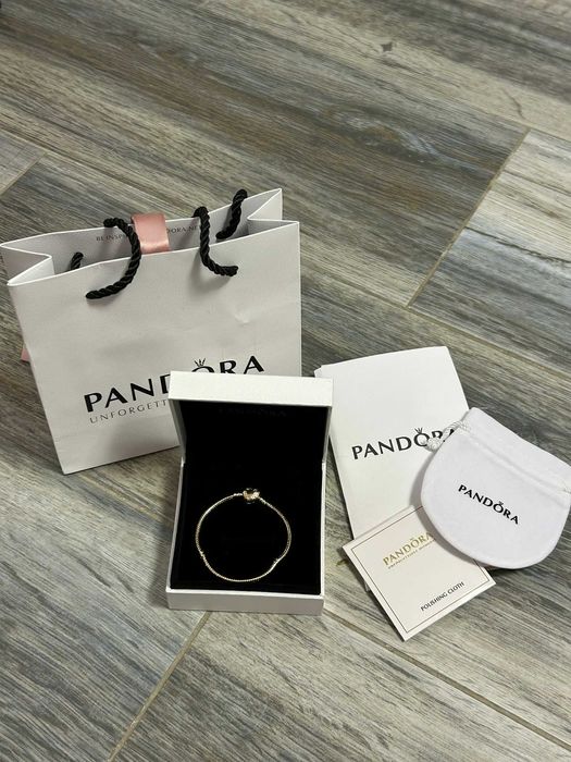 Brățară originală Pandora Moments, placată cu aur galben, cu închizătoare tip inimă