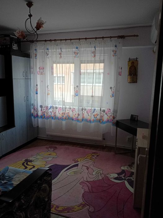 Vând apartament 3 camere m 16