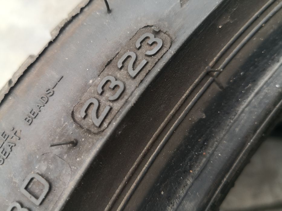 225 40 18 цола гуми Bridgestone dot 23 2 броя