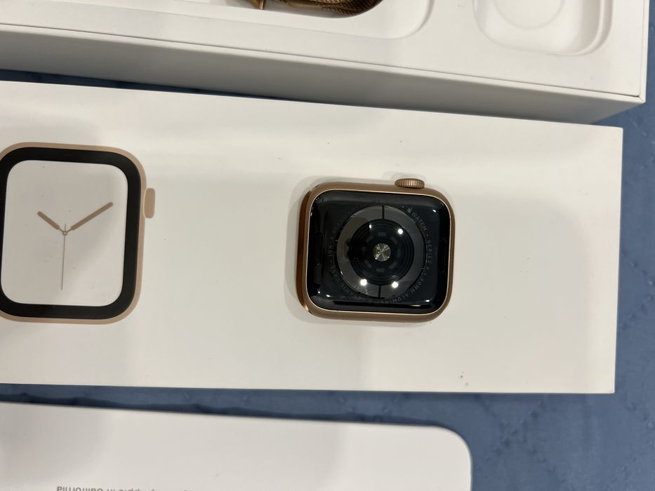 Часы  женские apple watch  4 серии