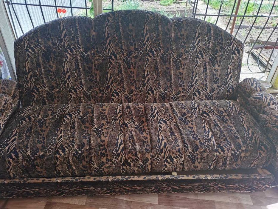 Продается диван в хорошем состоянии