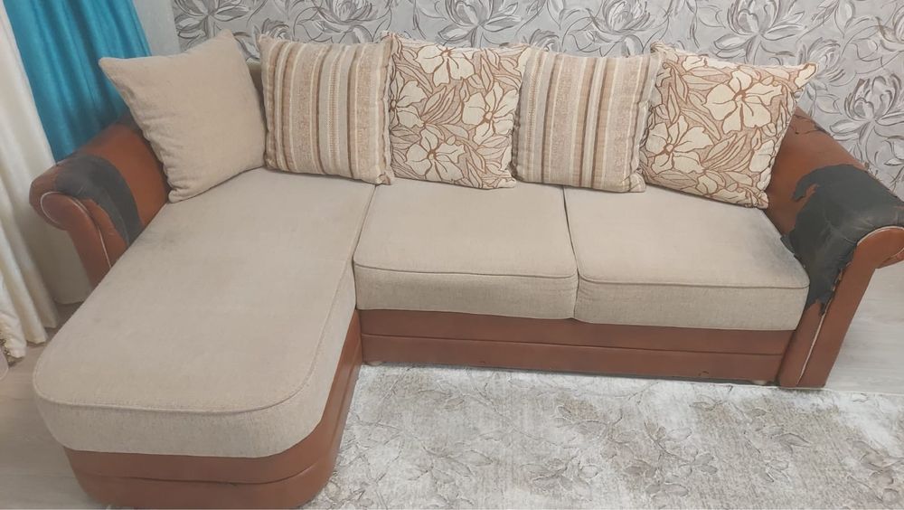 Продаю удобный угловой дива