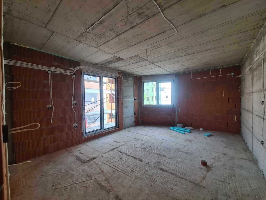 Продава се Двустаен апартамент в Хасково, Любен Каравелов - 72 кв.м за 1007 €/кв.м - Снимка #1