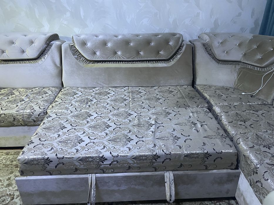 Диван мягкий большой