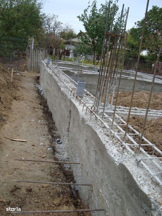 Casă de vânzare în cărămidă garaj, curte