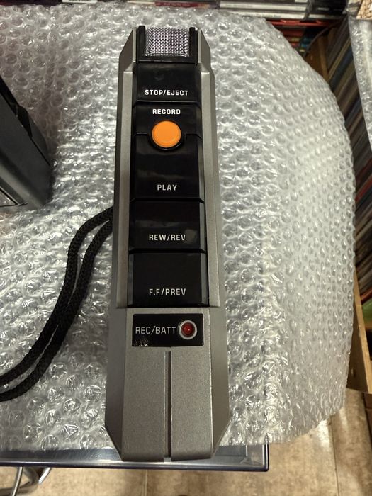 Кассетный магнитофон PHILIPS   1975 года!