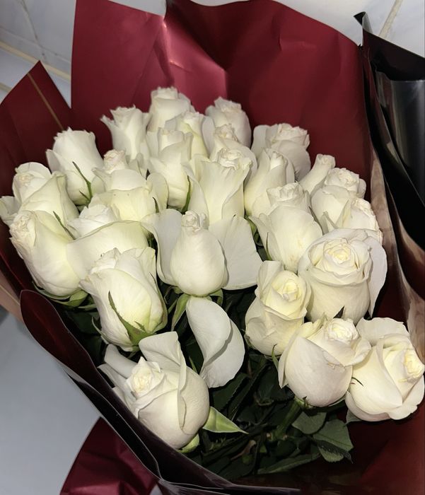 продам 2 букет цветов за 5000 тенге