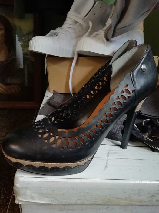 Дамски обувки GUESS 40