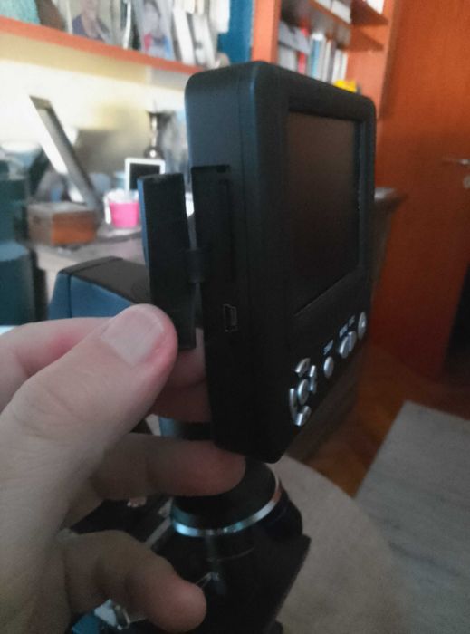 Продавам микроскоп Bresser