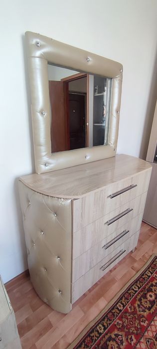 Продам комод с зеркалом. Срочно!