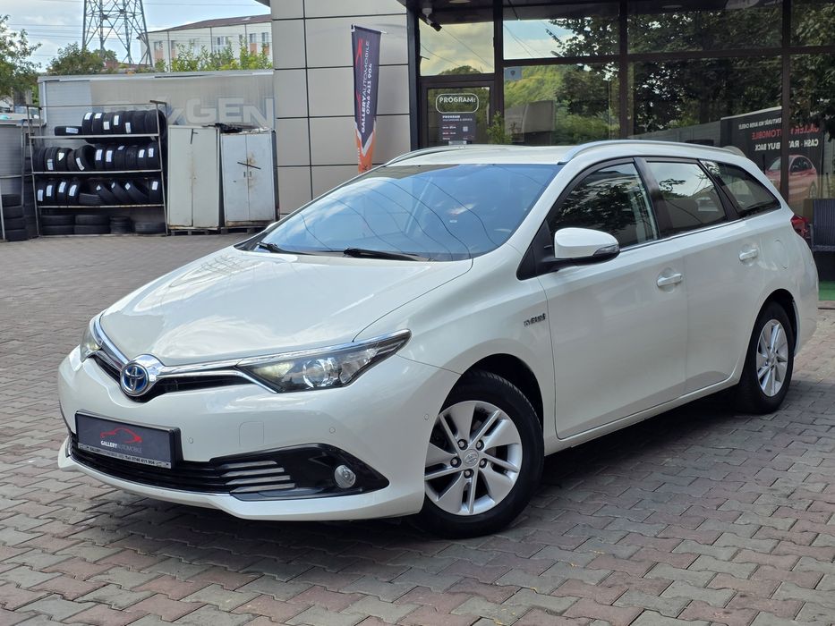 Toyota Auris 1.8 hibrid Confort  garantie 12 luni+rate fara avans