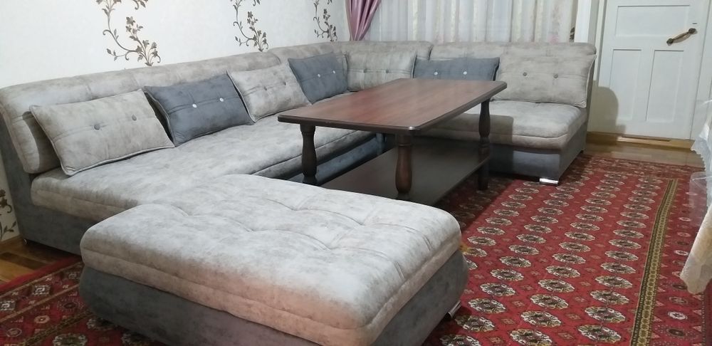 Уголок сатылады, 3.20 х 2.35 ,  +80 х 1.20, ени 0.80см.