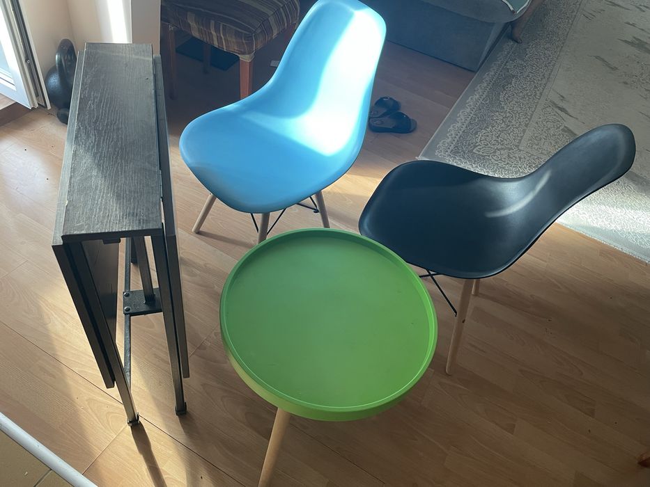 Стулья качественные, очень стильно смотрятся.