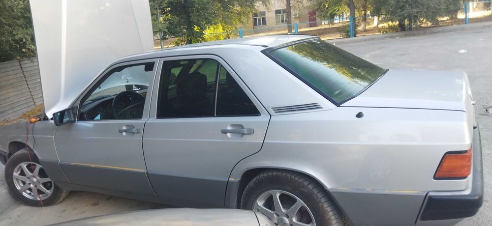 Мерседес 190 обиом 2куб