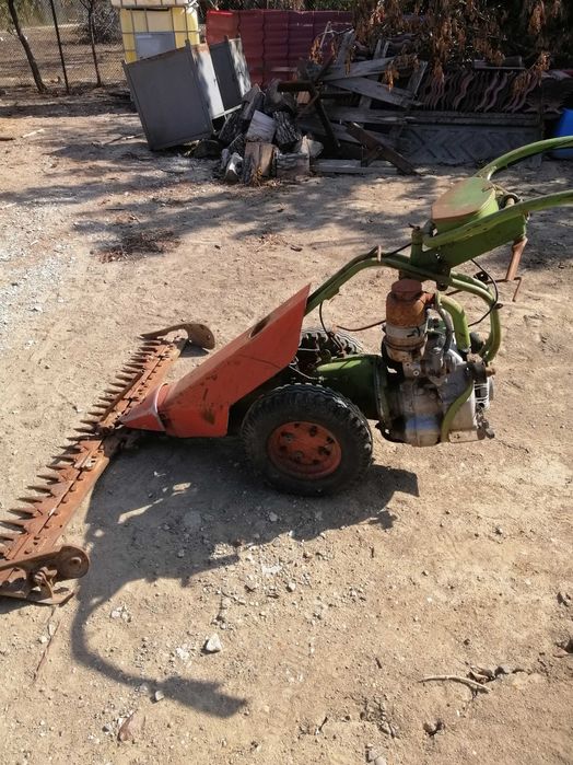Motocoasă cu lamă