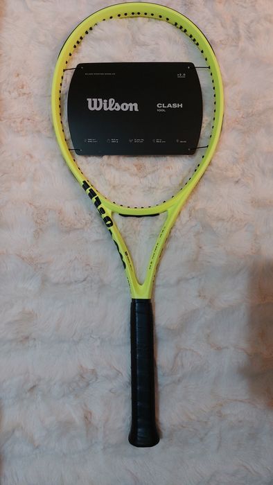 Продаётся  теннисная  ракетка