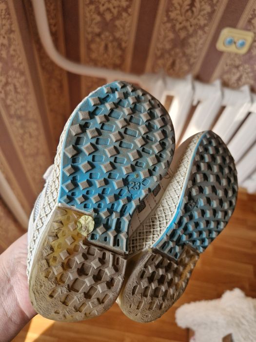 Детские кроссовки