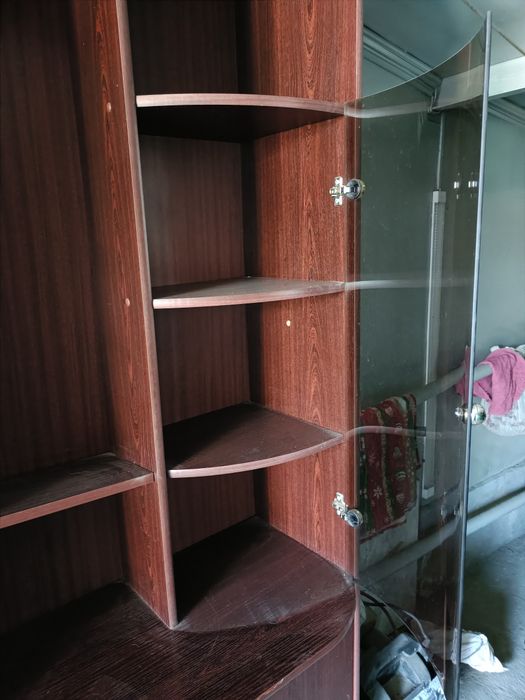 Продам хороший сервант