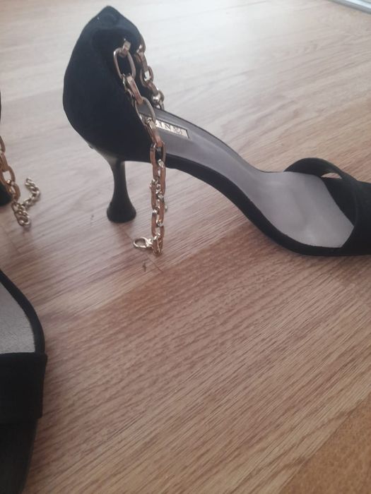 Продам босоножки