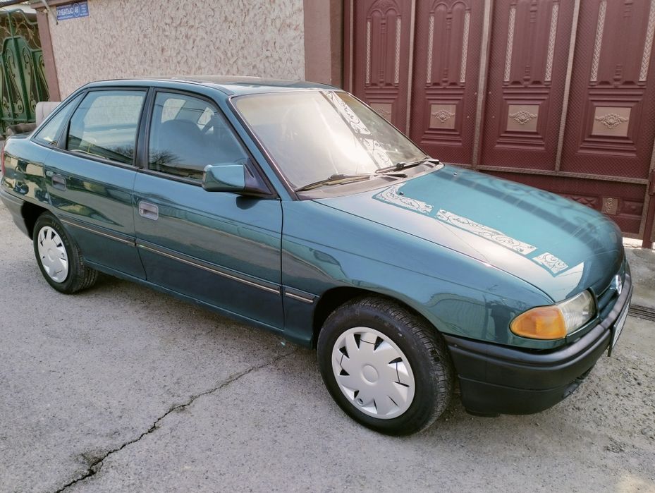 Продам автомобиль Опель астра сидан