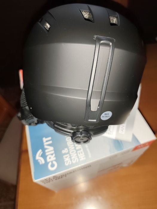 Чисто нова ски каска M/L