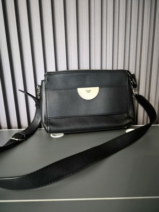 Дамска чанта през рамо Guess