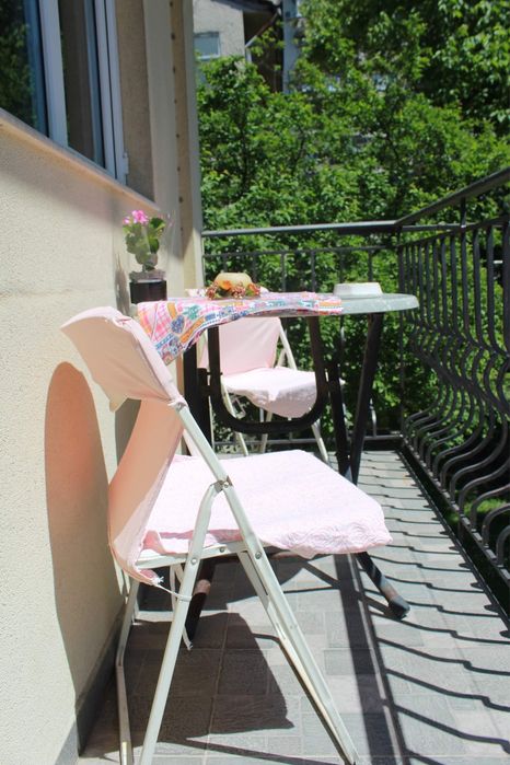 Нощувки за работници в тристайни апартаменти с безплатен паркинг!