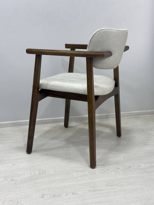 Stol stul Armani. 6/1