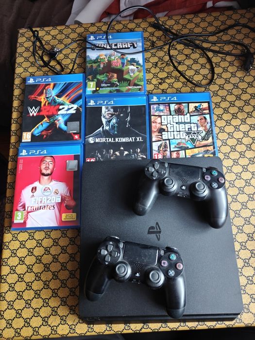 PlayStation 4 slim 1tb