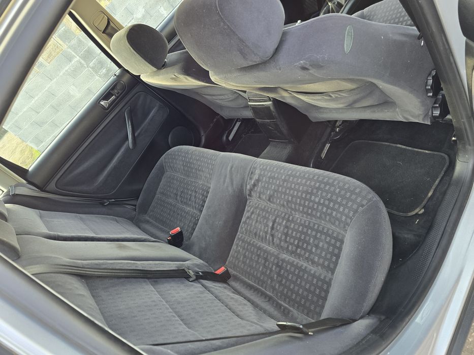 Продавам пасат 5.5 1.9 131кс на части