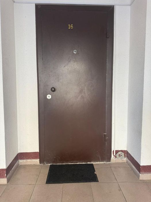 Дверь б/у в хорошем состоянии