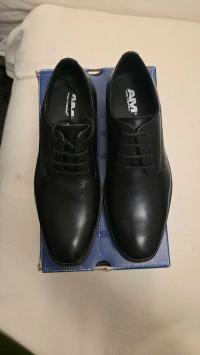 Pantofi 37 NOI nepurtati barbati piele naturala la jumatate de pret