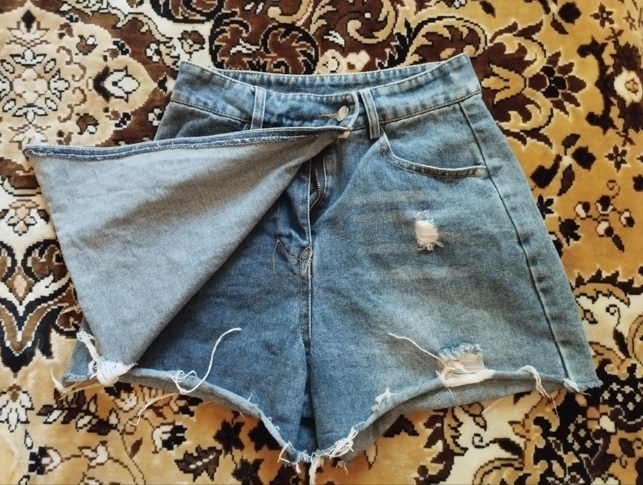 Продам джинсовые шорты р 42